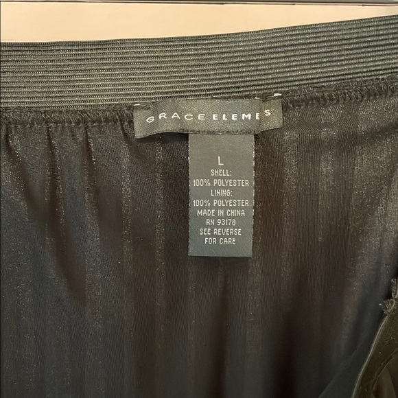 Elegant Black Pleated Skirt - Picture 2 of 5